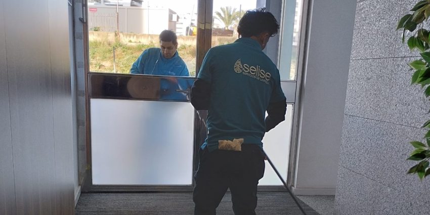 Los detalles que marcan la diferencia en la limpieza de comunidades y parkings