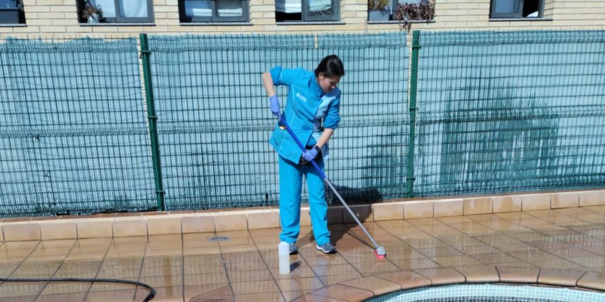 Cómo preparamos las comunidades y mancomunidades para el verano en Limpiezas Selise